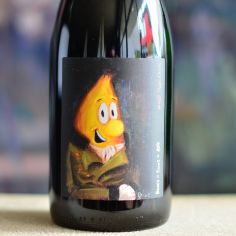 Close up of front label of special edition 4ZZZ fundraiser 2023 Gerler Nero d'Avola bottle, featuring banana in suit